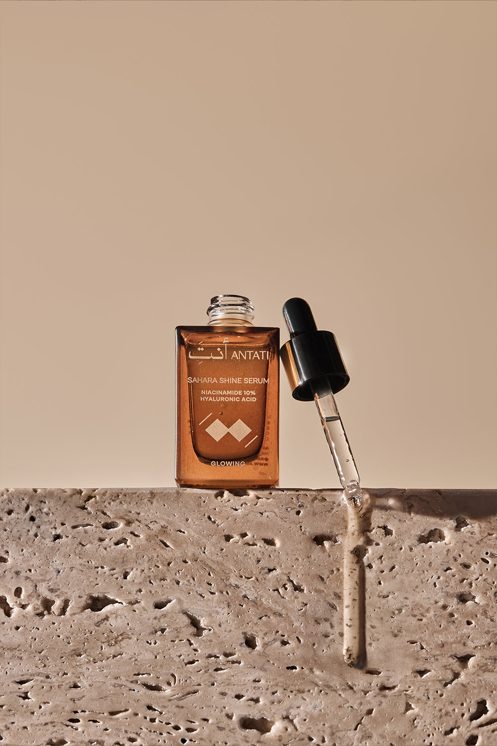 Antati Sahara Shine Serum product in a premium setting.