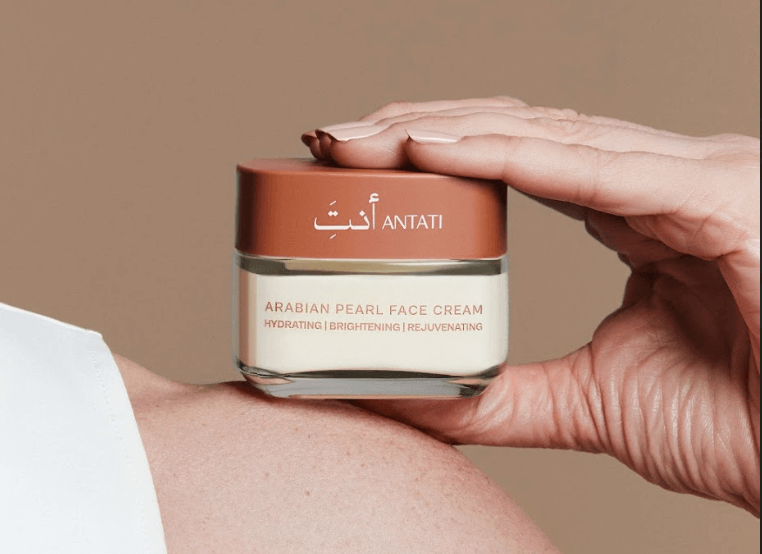 Women Holding Antati Arabian Pearl Face Cream